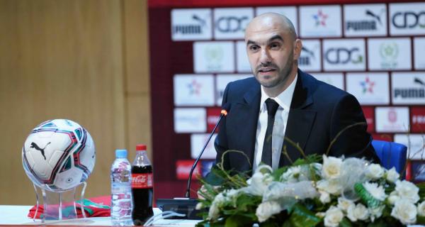 الركراكي يكشف عن ملامح تشكيلته لمواجهة الباراغواي