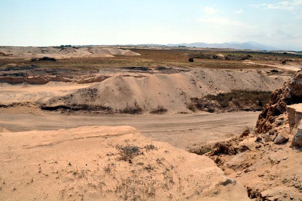 ضابط سابق في الجيش يدعو بنكيران إلى محاربة استغلال رخص الصيد في أعالي البحار ومقالع الرمال والضيعات 