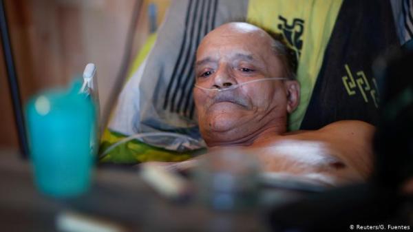 أراد نقل موته مباشرة عبر "فيسبوك".. فكيف تصرف الموقع؟