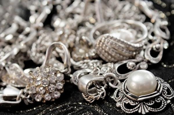 ميناء طنجة المتوسط ..حجز 110 كلغ من الحلي الفضية المهربة من إيطاليا