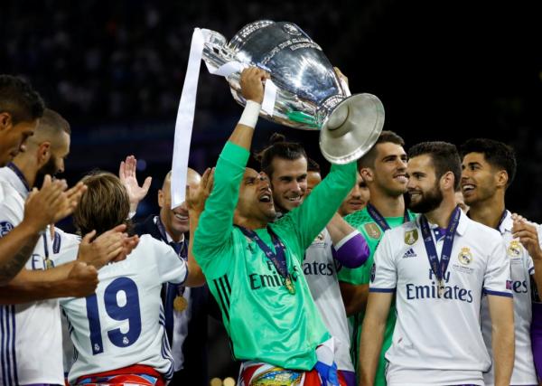 بالصورة..نجم ريال مدريد يحل بمراكش للاحتفال برأس السنة ويختار تناول الطعام من يد "الشاف موحا"