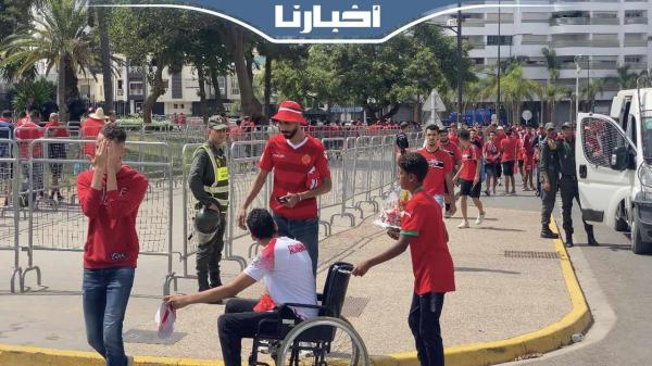 لحظة دخول جماهير الوداد إلى مركب محمد الخامس لمتابعة الديربي