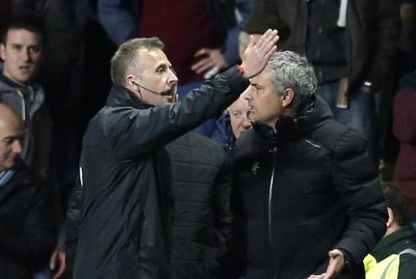 مورينيو: لا أعرف سبب طردي حتى الآن (فيديو اللقطة)