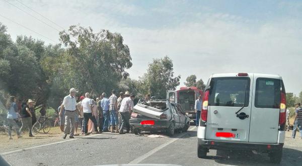 اصطدام عنيف بين شاحنة كبيرة من نوع "رموك" و سيارة خفيفة وهذه الحصيلة