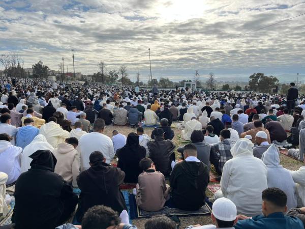 فاس.. آلاف المصلين يؤدون صلاة العيد بمصلى "بن دباب" في أجواء روحانية