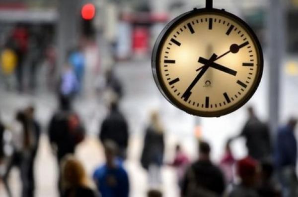 مطالب للحكومة الجديدة بإلغاء الساعة الإضافية!