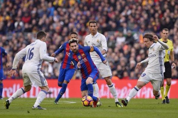 كلاسيكو الأرض : برشلونة يفوز على ريال مدريد بثلاثية في الكأس الدولية (أهداف المباراة)