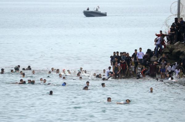 أمن تطوان يوقف شابا متورطا في نشر أخبار زائفة والتحريض على الهجرة السرية