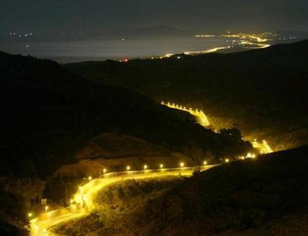 الخارجية الاسبانية تدعو المغرب إلى منع اقتراب المهاجرين من الخط الحدودي 