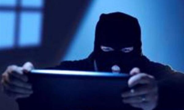 يقتحم منزل تسعينية ليسرق أوسمة الحرب العالمية الأولى