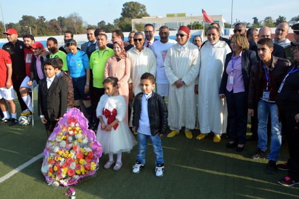 بالفيديو : مدينة تمارة تحتفي بـ&quot;لحسن إكمان &quot; بحضور نجوم المنتخب الوطني و مشاهير الفن و الصحافة‏