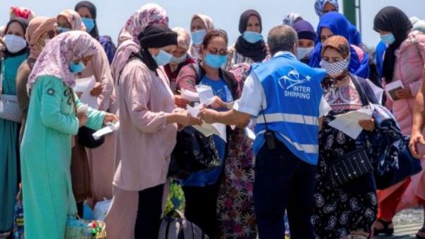 بعد طول انتظار...معاناة العاملات الموسميات العالقات بإسبانيا تنتهي والفوج الأول يصل إلى طنجة