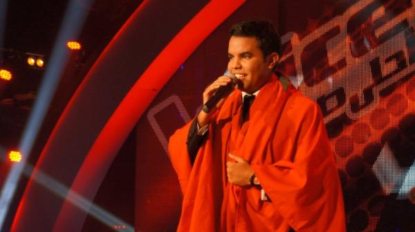 لقب برنامج "دو ڤويس -أحلى صوت" الغنائي مغربي بفضل مراد بوريقي