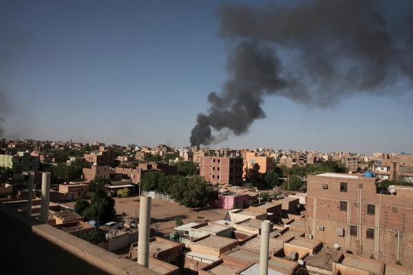 حكومات العالم تسارع لإنقاذ الدبلوماسيين من السودان ومخاوف من نشوب حرب أهلية مدمرة