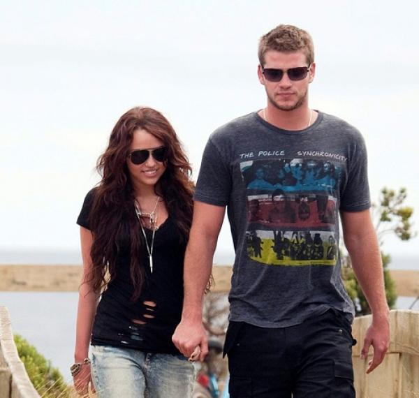 تعرّي النجمة العالمية "مايلي سايروس" يكسبها الشهرة ويُفقدها خطيبها