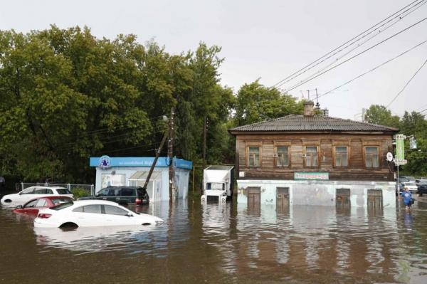 عاصفة رعدية تجتاح مدينة روسية تقام بها مباريات المونديال