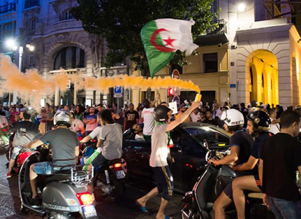 بالفيديو : خرافات جزائرية ، المغرب رفض تنظيم الكان لأن المغاربة لن يتحملوا شعار "وان تو ثري ...فيف لالجيري"