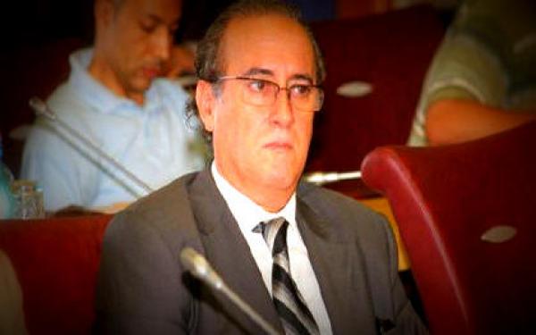 الاستماع إلى العلبة السوداء لخالد عليوة وشقيقته