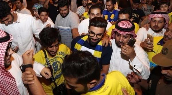 جماهير النصر السعودي تحتشد لاستقبال المغربي فوزير