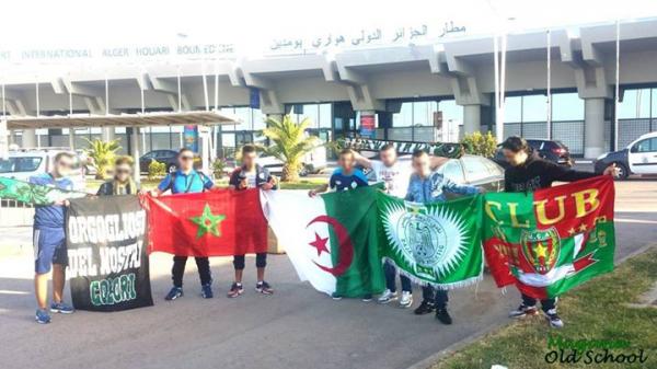 الجمهور الرجاوي يحظى باستقبال و معاملة خاصة في الجزائر (صور)