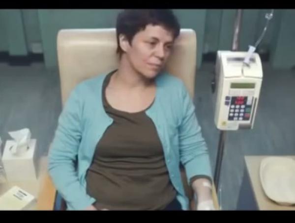 بالفيديو: ممثلة تلعب دور مريضة بالسرطان تصاب به بعد أشهر