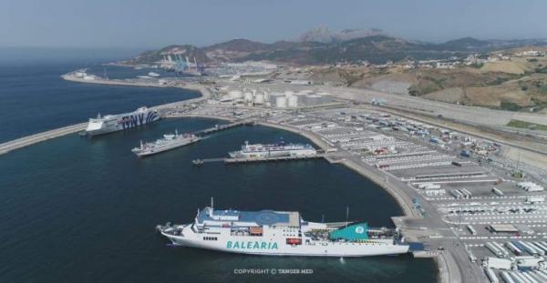 الإسبان متخوفون جدا من قوة ميناء طنجة المتوسط ويعتبرون تطوره السريع "خارج عن السيطرة"