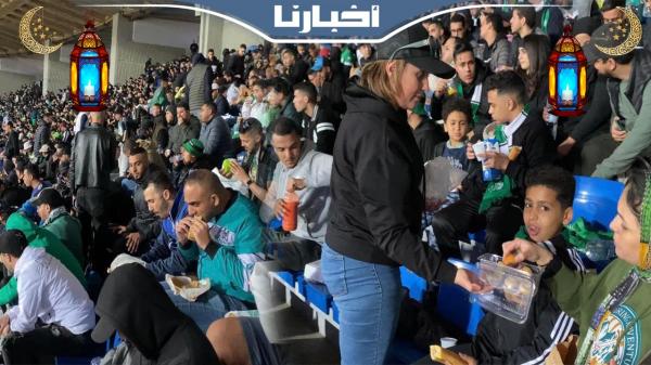 إفطار جماهير الرجاء ب"دونور" قبل انطلاق الديربي المرتقب