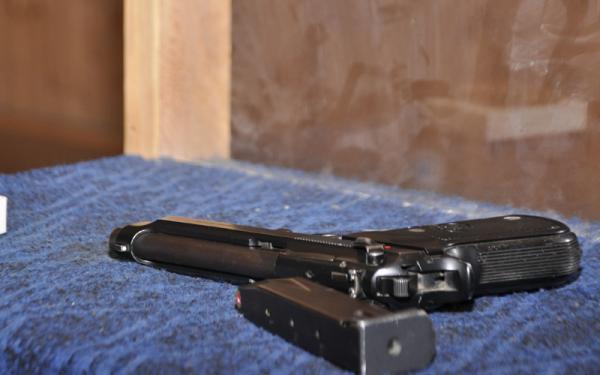 رجال الحموشي يعتقلون شخصين سرقا مسدس شرطي في الجديدة