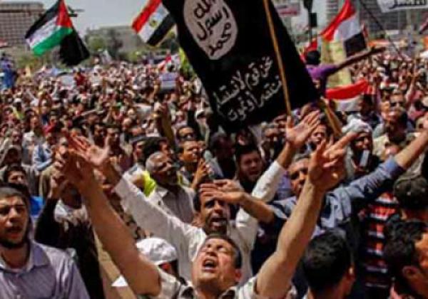 التحالف المؤيد لمرسي يدعو إلى وقف التظاهر بعد صلاة العشاء اليوم ومواصلته على مدى الاسبوع القادم