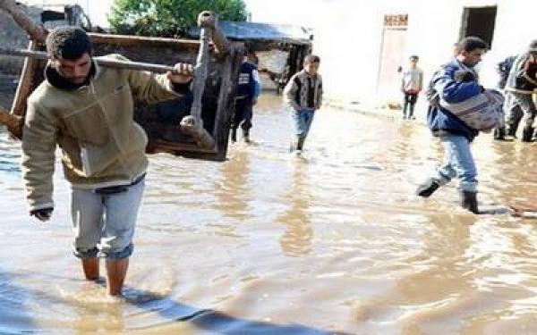  خنيفرة تحت المياه و وفاة سيدة جرفتها السيول  (فيديو)