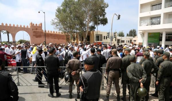 جولة بين عناوين المنابر الأجنبية ...ماذا استفاد المغرب من "تعنيف" أساتذته المتعاقدين؟