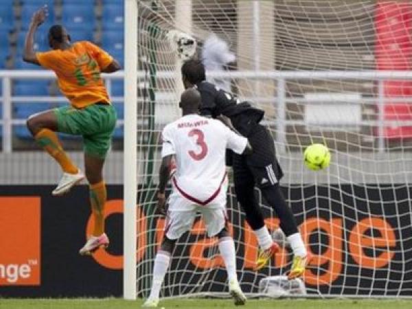 فيديو : السودان ترتدي شارات سوداء في وداع الكان أمام زامبيا