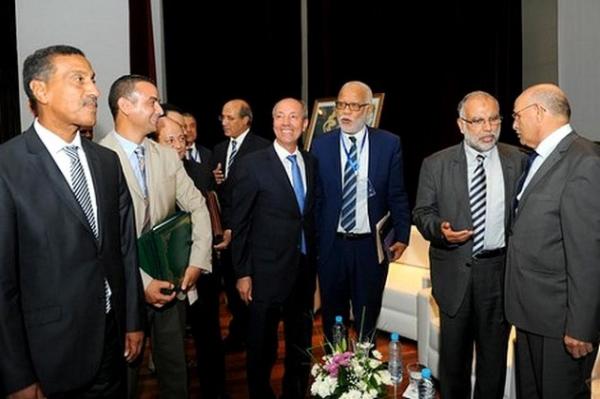 الحكومة تشكل لجنة وزارية لدراسة مطلب النقابات في الزيادة في الأجور بقيمة 25%