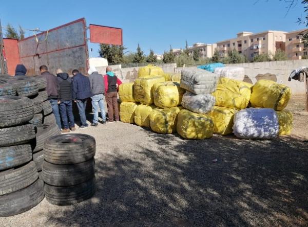 الدرك الملكي يعتقل ستة أشخاص ويحجز سيارة وشاحنة و أطنان من الملابس والاطارات المطاطية