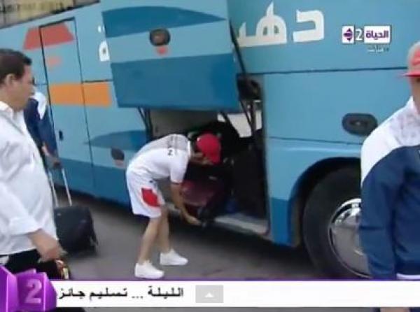 وصول المغرب التطواني إلي القاهرة على قناة الحياة