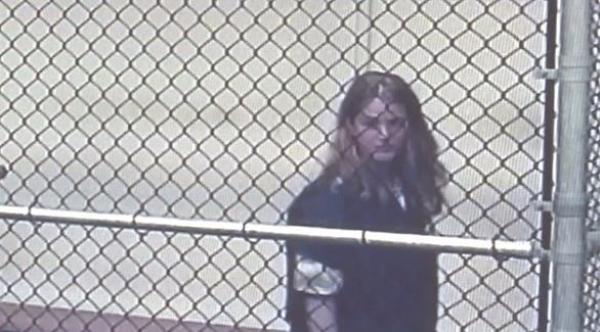 محاكمة ملكة جمال أمريكية وزعت صوراً إباحية لطفلة