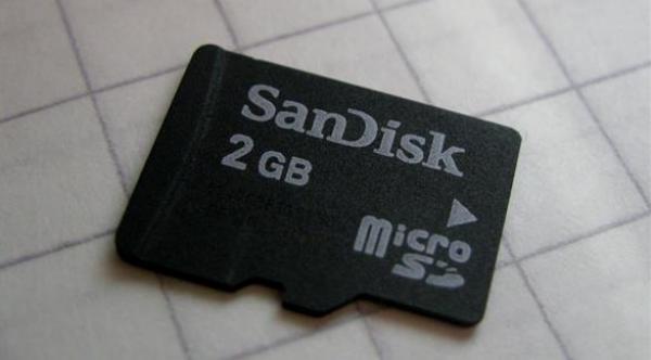 شركة سانديسك تحتفل بشحن ملياري بطاقة microSD