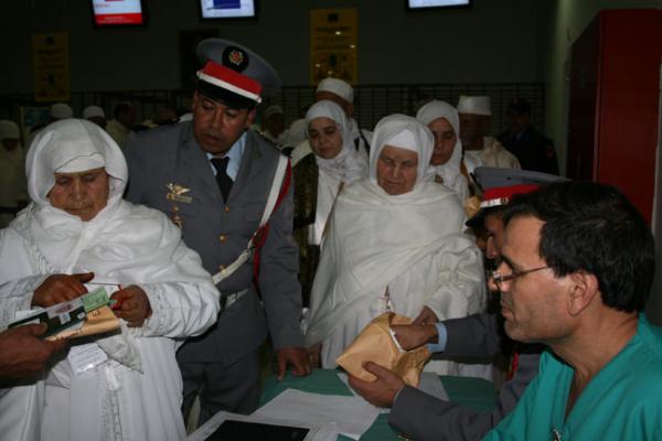 الفوج الأول من الحجاج المغاربة يتوجه إلى الديار المقدسة برسم موسم الحج لسنة 1436