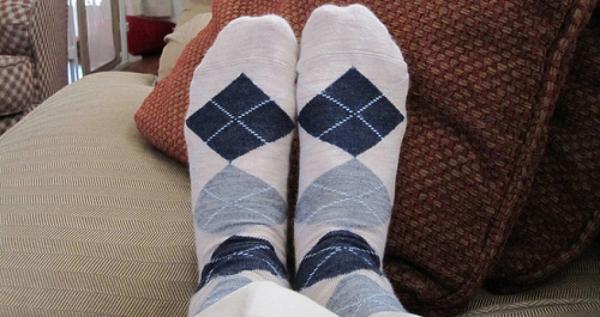 هل هناك أضرار للنوم بالجوارب ؟