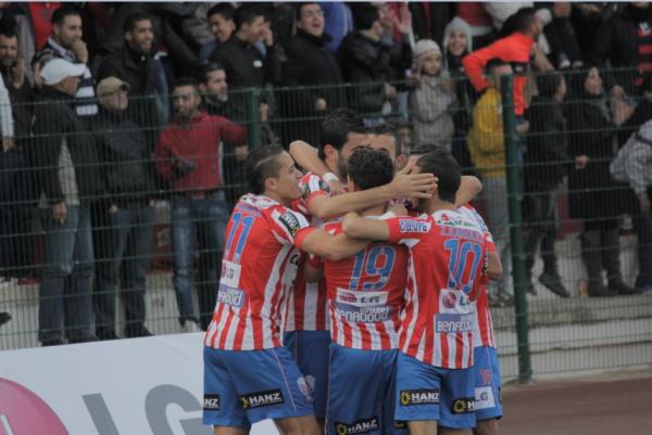 بالصور: المغرب التطواني يقهر الرجاء العالمي ويتوج بطلا للخريف لاول مرة في تاريخه