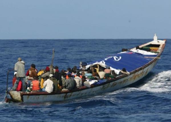 البحرية الليبية تنقذ 40 مهاجرا غير شرعي قبالة سواحل البلاد