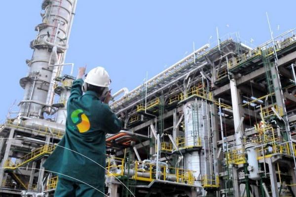 مطالبة باستئناف تكرير البترول بشركة "سامير" والعودة لنظام دعم أسعار المحروقات