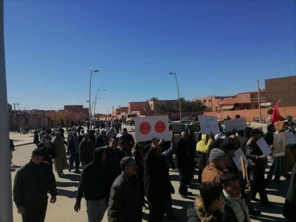 فعاليات مدنية بمدينة "فجيج" تطالب الجهات المسؤولة بالوقوف في وجه تحرشات الجيش الجزائري 