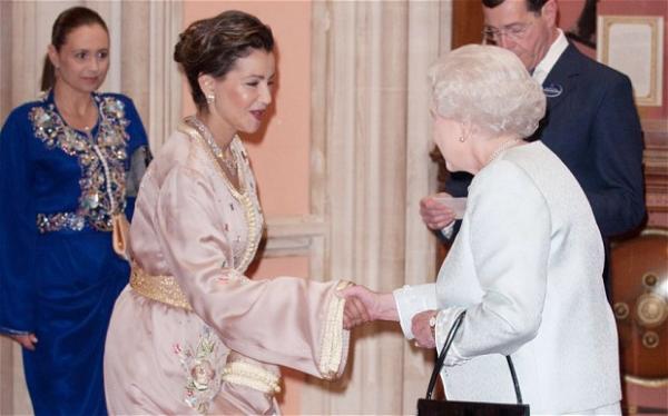 الأميرة للامريم تحضر مأدبة غداء أقامتها عاهلة بريطانيا الملكة إيليزابيث الثانية