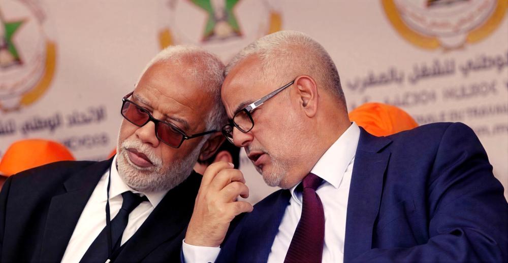 وزير سابق يسقط في المحظور ومتابعين يتهمونه بتقديم "هدية مجانية" لأعداء الوطن بعد نشره خبر زائف