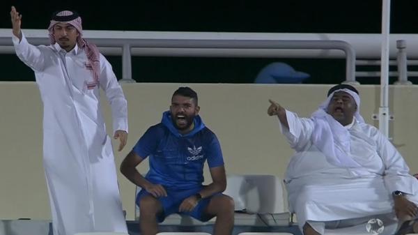 إيقاف مباراة في الدوري القطري بسبب مشادة كلامية بين لاعب و 3 مشجعين