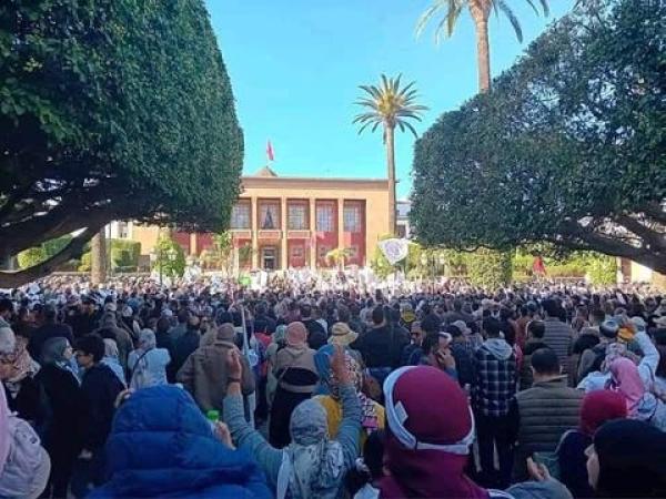 تداعيات رسالة المنظمة المغربية لحقوق الإنسان ومحاربة الفساد المهاجمة للأساتذة.. متى كان الحقوقيون يدعون إلى العنف؟!