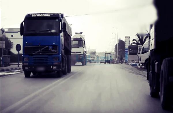 الصخيرات : أباء و أولياء تلاميذ ينددون بخطر شاحنات نقل الصخور القاتلة‏