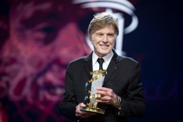 تكريم مذهل لأسطورة هوليوود الحية "روبرت ريدفورد" بمهرجان مراكش (فيديو)