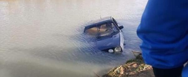 العثور على جثة رجل أمن داخل سيارته بضواحي سيدي بنور